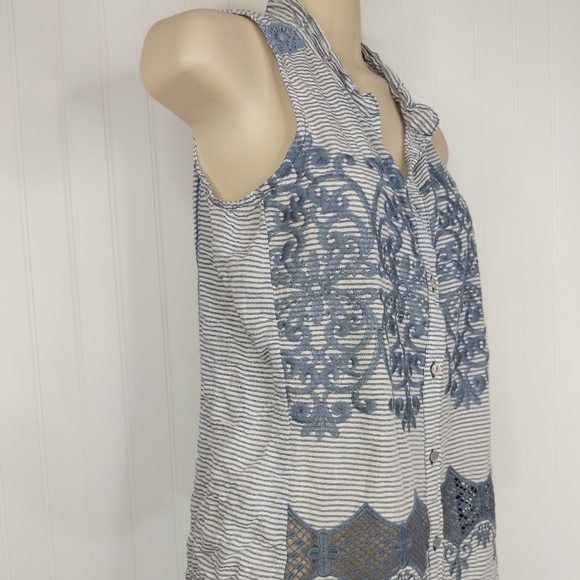 ANTHROPOLOGIE Dylan Embroidered Crochet Trim Top Sz S - Picture 3 of 9